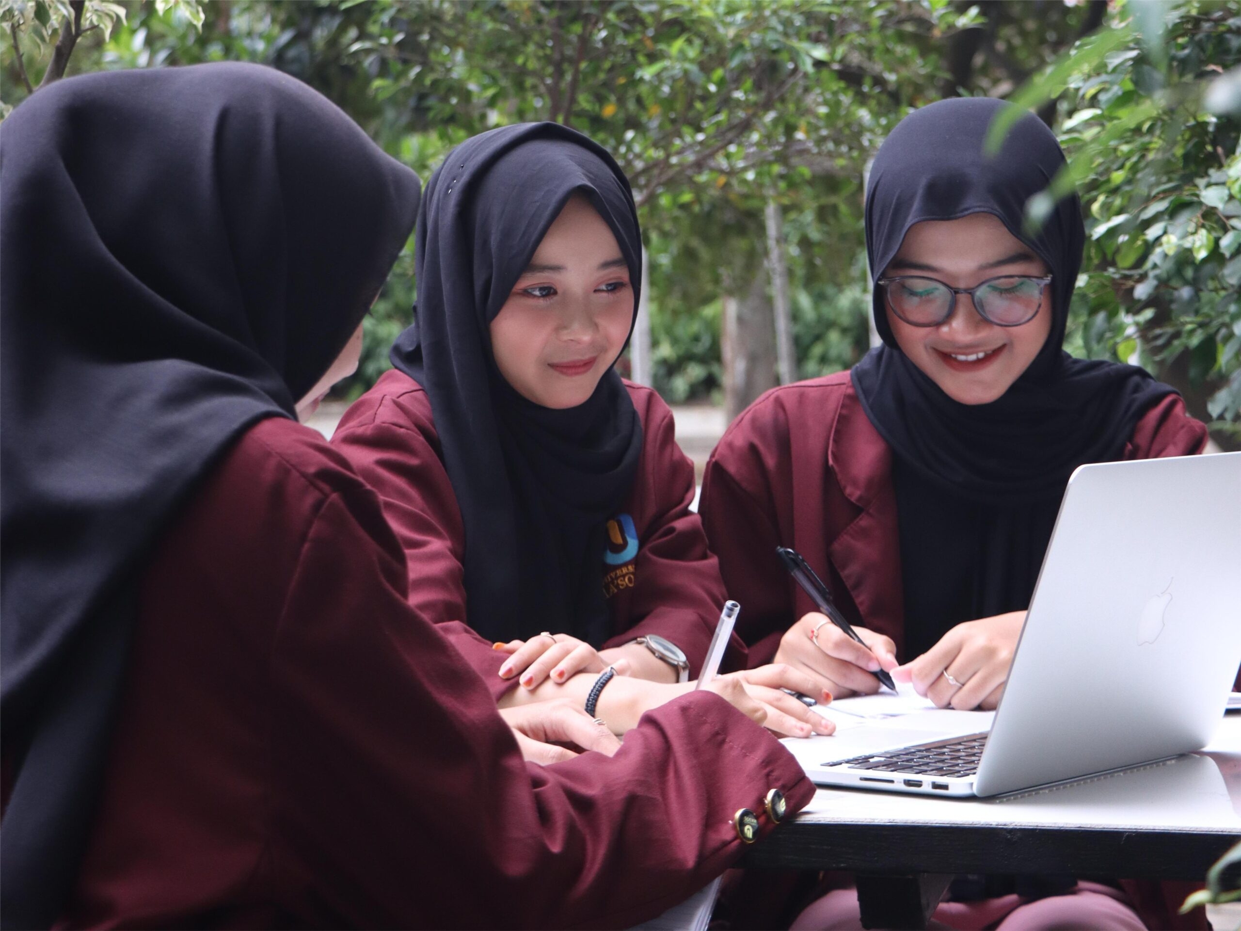 Apa Bedanya Dunia Kerja Guru Sekolah Dan Dosen Perguruan Tinggi?
